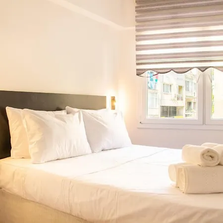 Vibrant And Centrally Located In Alsancak شقة