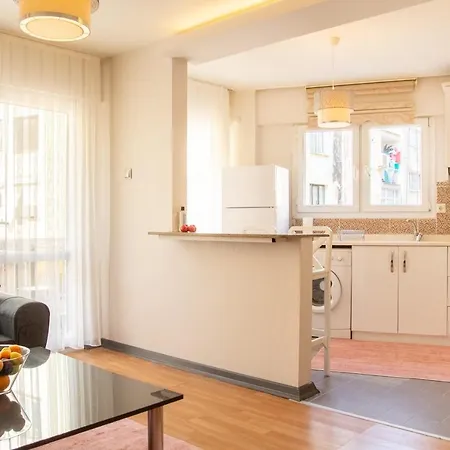شقة Vibrant And Centrally Located In Alsancak