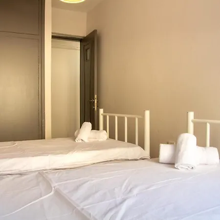 شقة Vibrant And Centrally Located In Alsancak *
